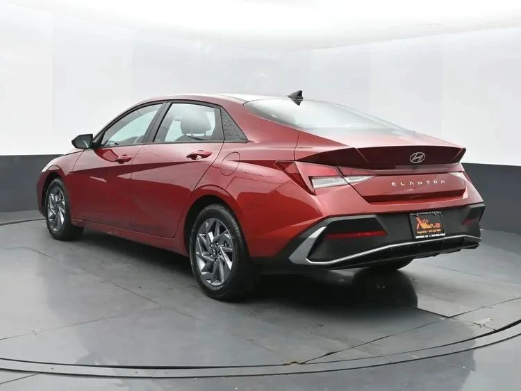 2024 Hyundai Elantra - Image 9 of 12
