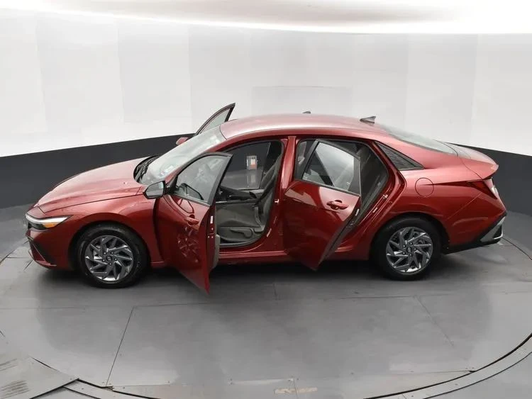 2024 Hyundai Elantra - Image 7 of 12