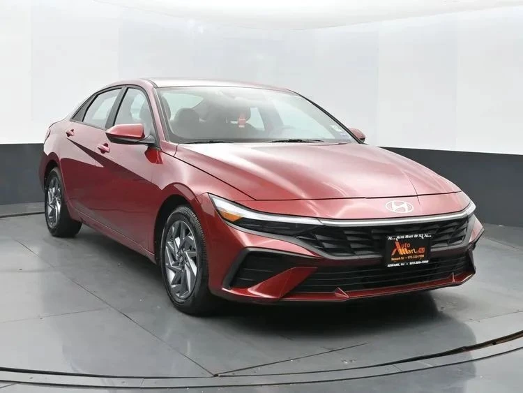 2024 Hyundai Elantra - Image 2 of 12