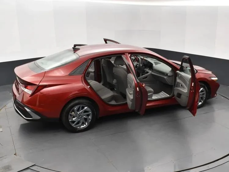 2024 Hyundai Elantra - Image 6 of 12