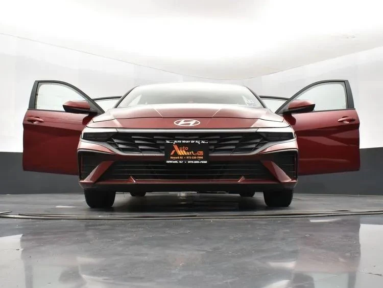 2024 Hyundai Elantra - Image 11 of 12
