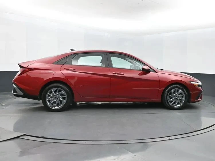 2024 Hyundai Elantra - Image 4 of 12