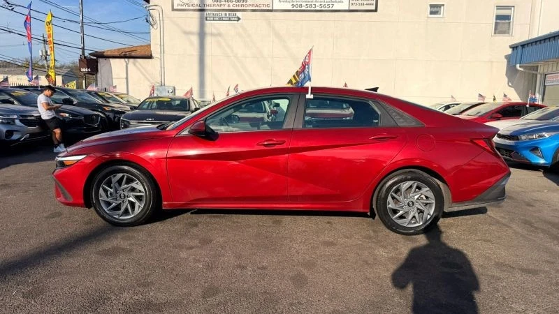 2024 Hyundai Elantra - Image 10 of 12