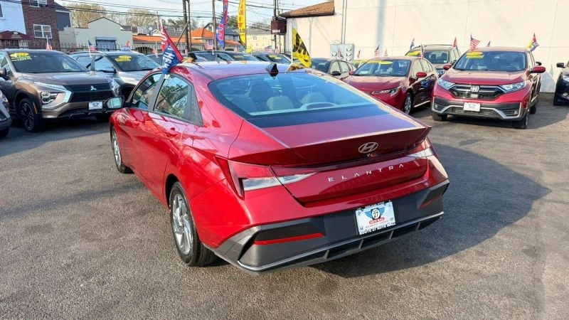 2024 Hyundai Elantra - Image 5 of 12