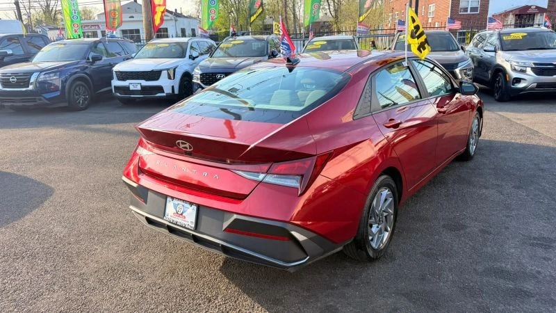 2024 Hyundai Elantra - Image 7 of 12