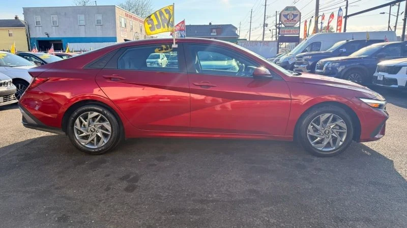 2024 Hyundai Elantra - Image 11 of 12