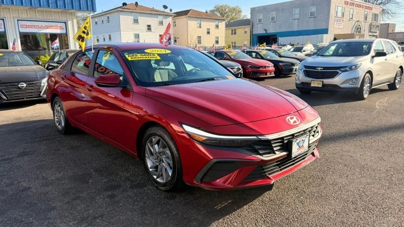 2024 Hyundai Elantra - Image 2 of 12