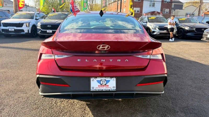2024 Hyundai Elantra - Image 6 of 12