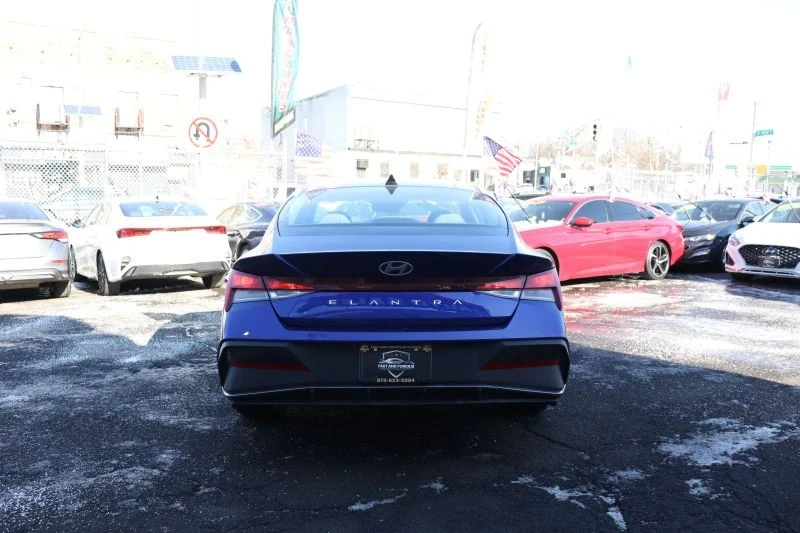 2024 Hyundai Elantra - Image 6 of 12