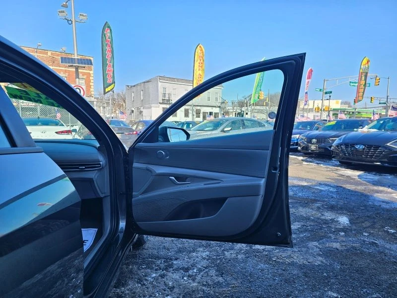 2024 Hyundai Elantra - Image 11 of 12