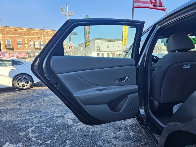 2024 Hyundai Elantra - Image 10 of 12