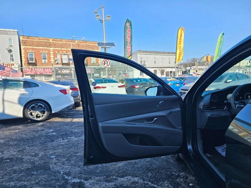 2024 Hyundai Elantra - Image 9 of 12