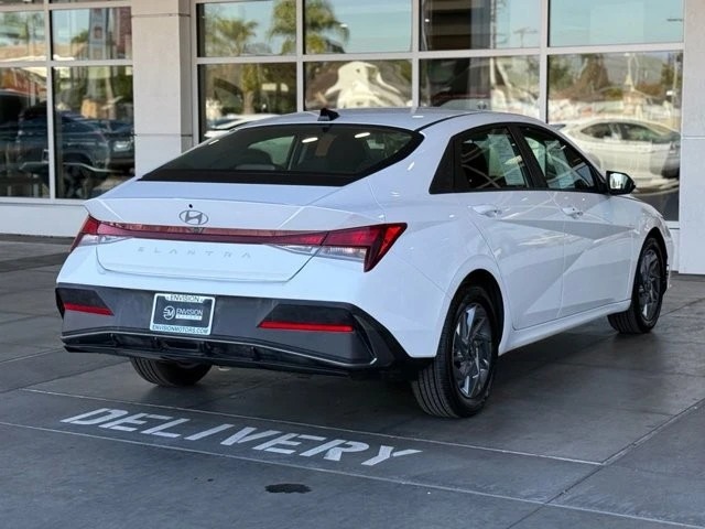 2024 Hyundai Elantra - Image 11 of 12