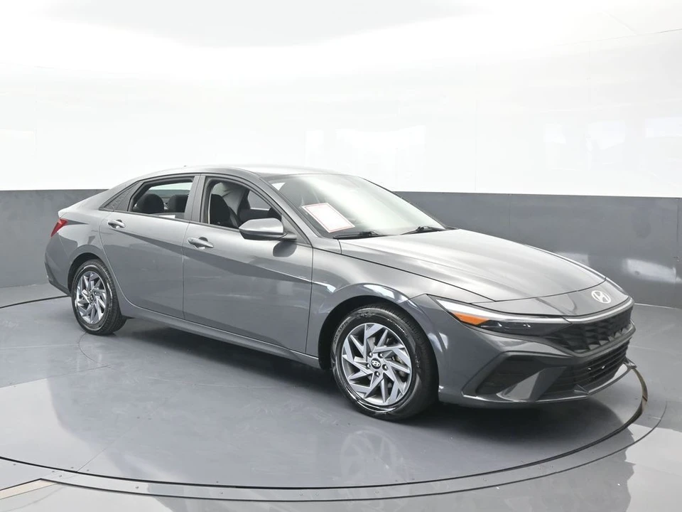 2024 Hyundai Elantra - Image 8 of 12