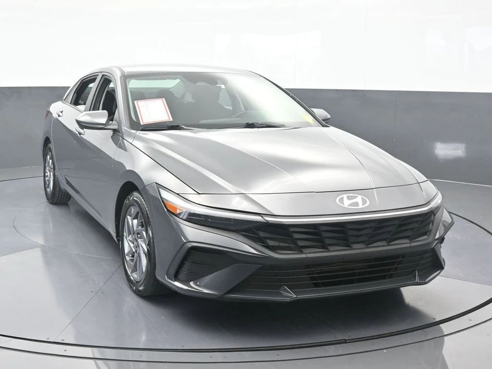 2024 Hyundai Elantra - Image 9 of 12