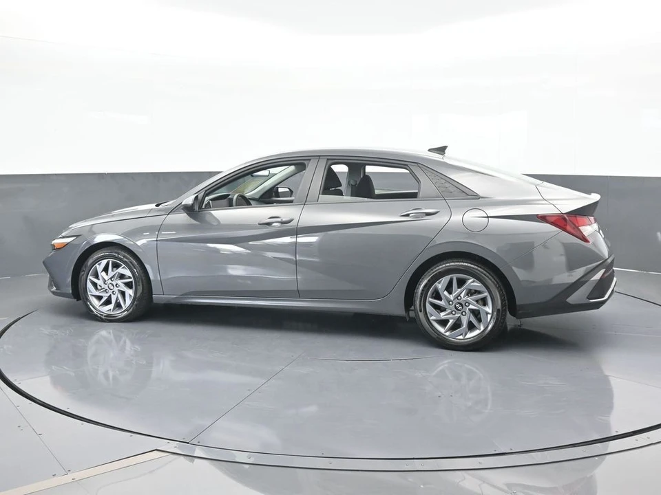 2024 Hyundai Elantra - Image 3 of 12