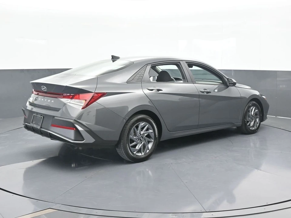2024 Hyundai Elantra - Image 6 of 12