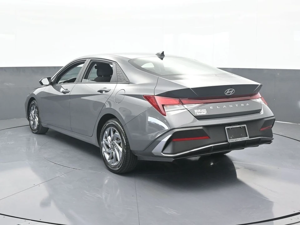 2024 Hyundai Elantra - Image 4 of 12