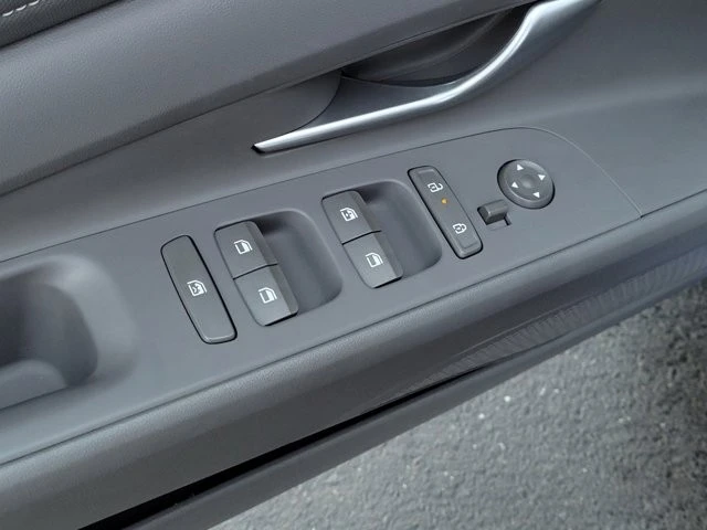 2024 Hyundai Elantra - Image 10 of 12