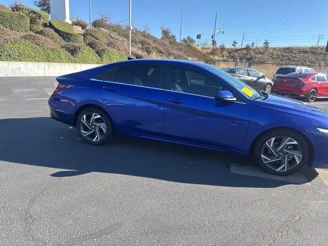 2024 Hyundai Elantra - Image 8 of 12