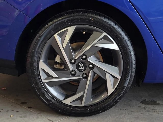 2024 Hyundai Elantra - Image 5 of 12