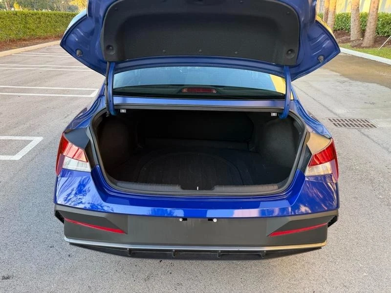 2024 Hyundai Elantra - Image 11 of 21