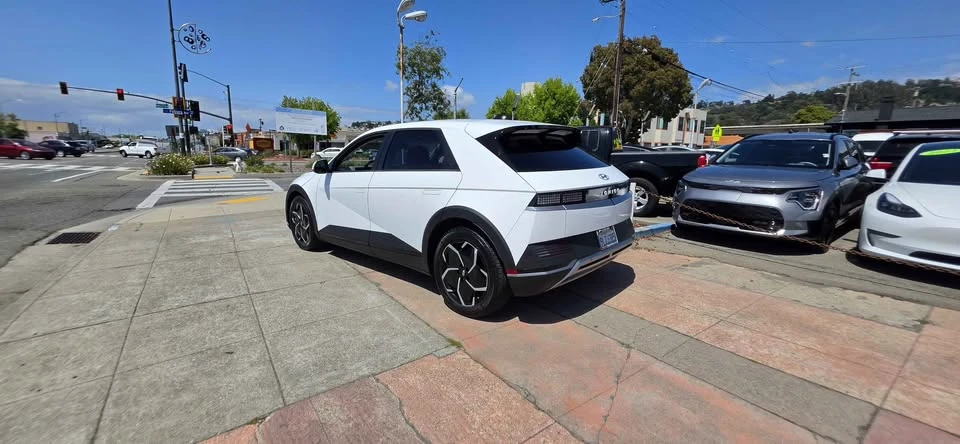 2024 Hyundai Ioniq 5 - Image 4 of 20