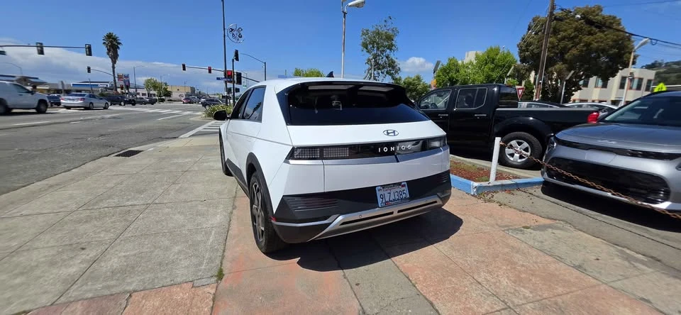 2024 Hyundai Ioniq 5 - Image 3 of 20