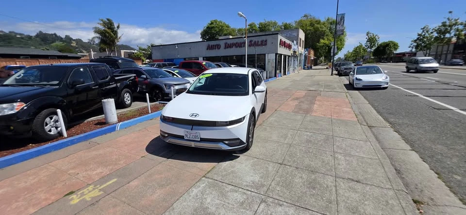 2024 Hyundai Ioniq 5 - Image 2 of 20