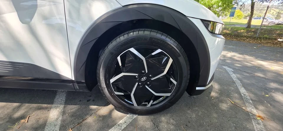 2024 Hyundai Ioniq 5 - Image 15 of 20