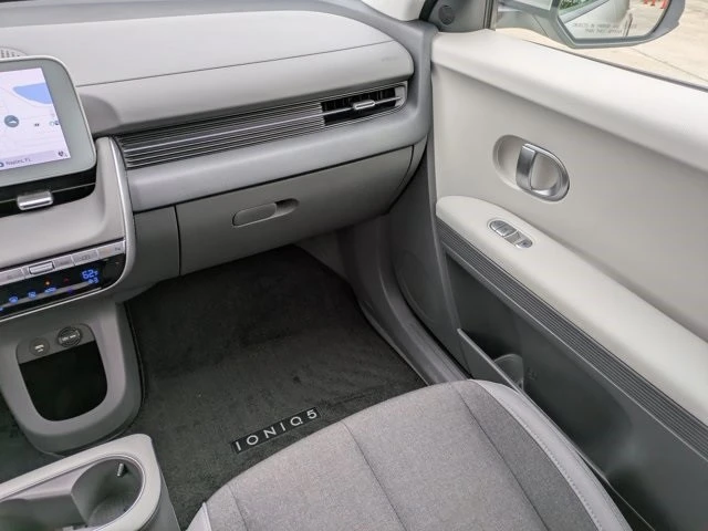 2024 Hyundai Ioniq 5 - Image 13 of 21
