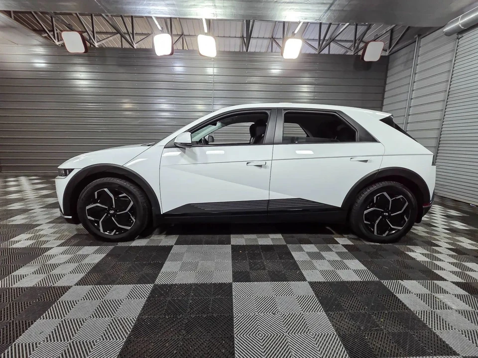 2024 Hyundai Ioniq 5 - Image 8 of 12