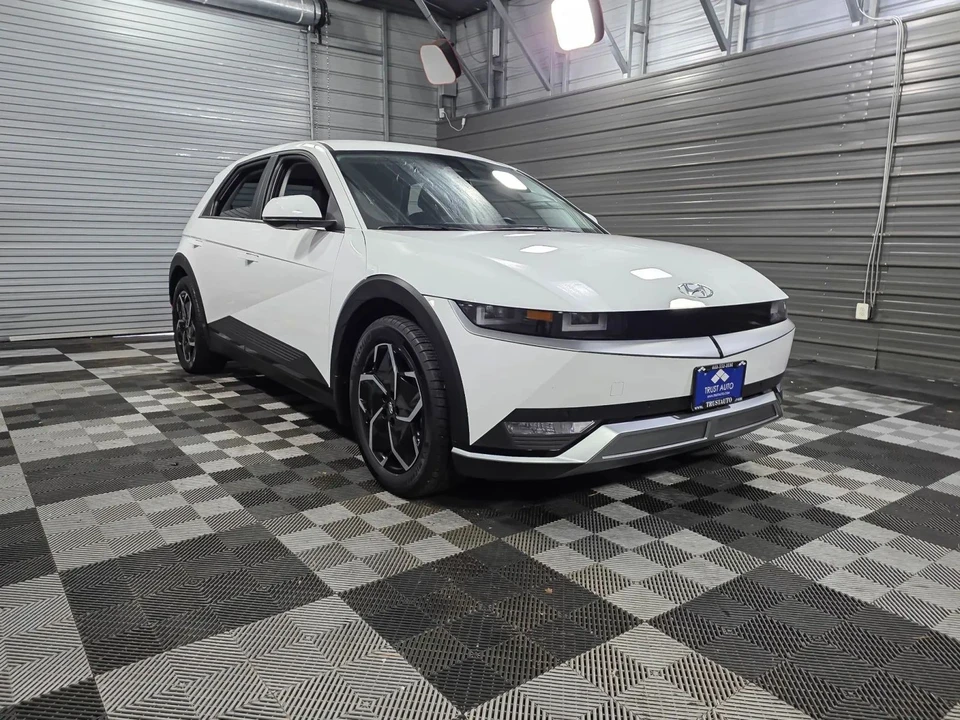 2024 Hyundai Ioniq 5 - Image 4 of 12