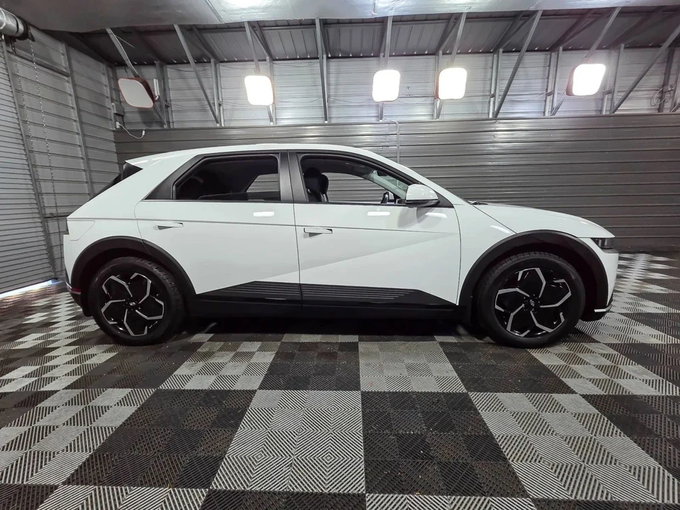 2024 Hyundai Ioniq 5 - Image 9 of 12