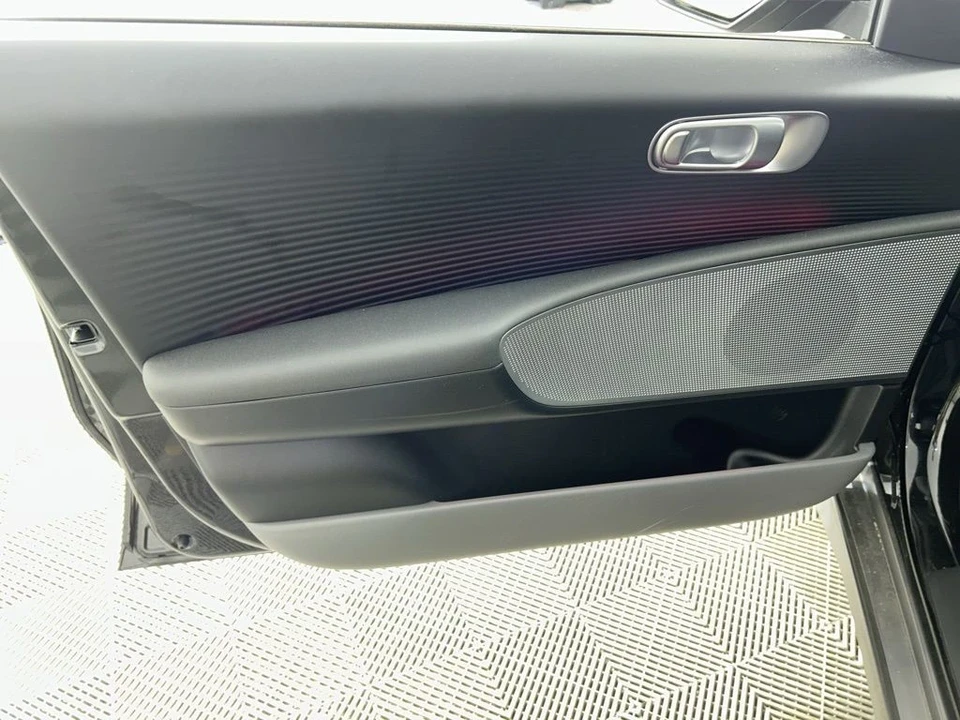 2024 Hyundai Ioniq 6 - Image 8 of 12