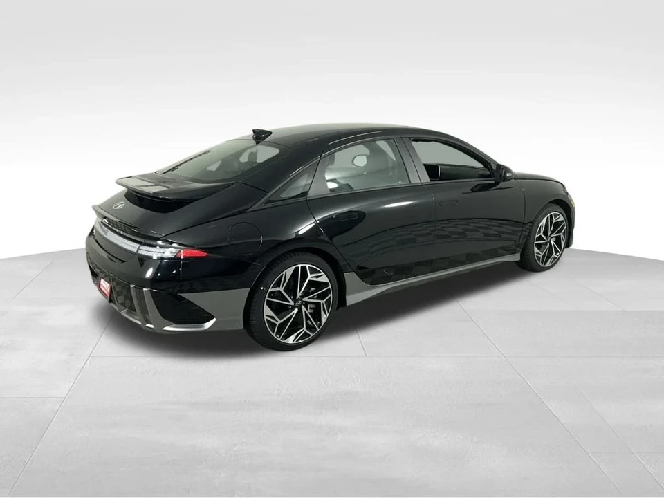 2024 Hyundai Ioniq 6 - Image 4 of 12