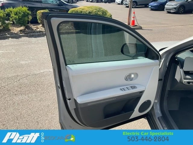 2024 Hyundai Ioniq 5 - Image 17 of 31