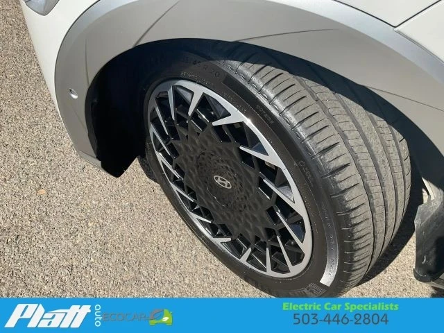 2024 Hyundai Ioniq 5 - Image 15 of 31
