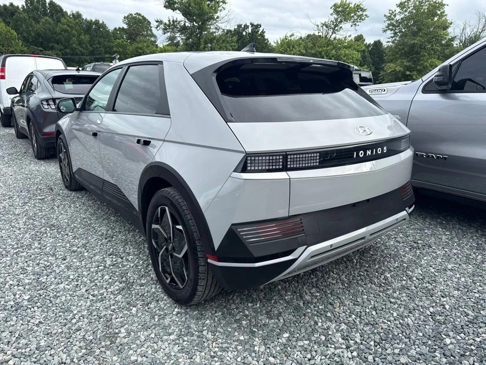 2024 Hyundai Ioniq 5 - Image 4 of 5