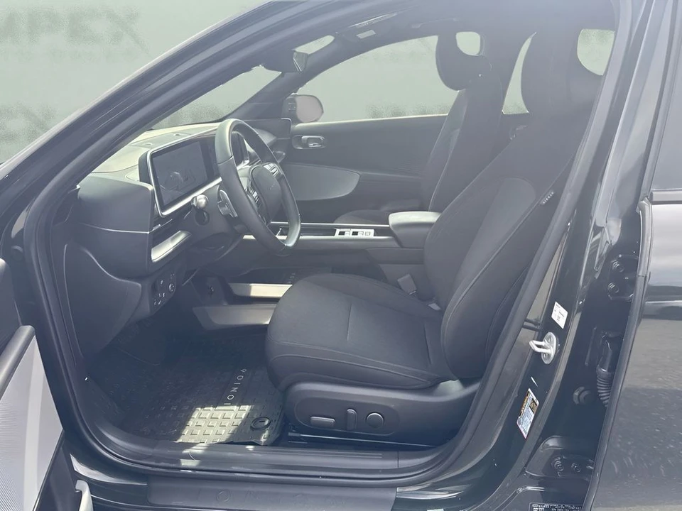 2024 Hyundai Ioniq 5 - Image 5 of 23