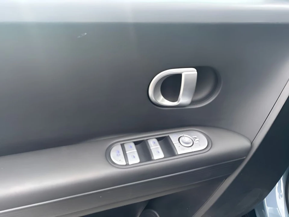 2024 Hyundai Ioniq 5 - Image 18 of 24