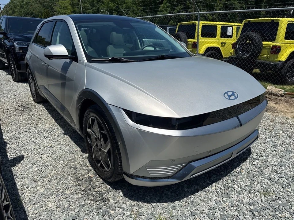 2024 Hyundai Ioniq 5 - Image 2 of 5