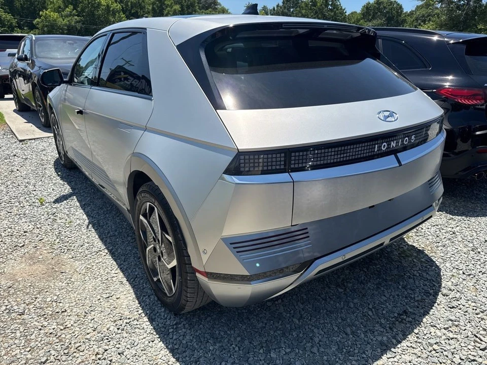 2024 Hyundai Ioniq 5 - Image 5 of 5