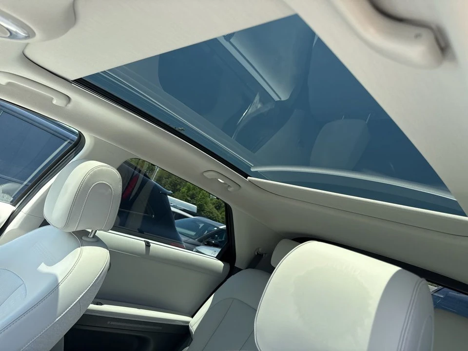 2024 Hyundai Ioniq 5 - Image 4 of 5