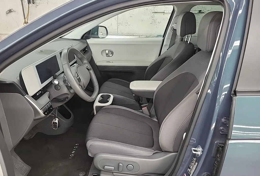 2024 Hyundai Ioniq 5 - Image 4 of 10