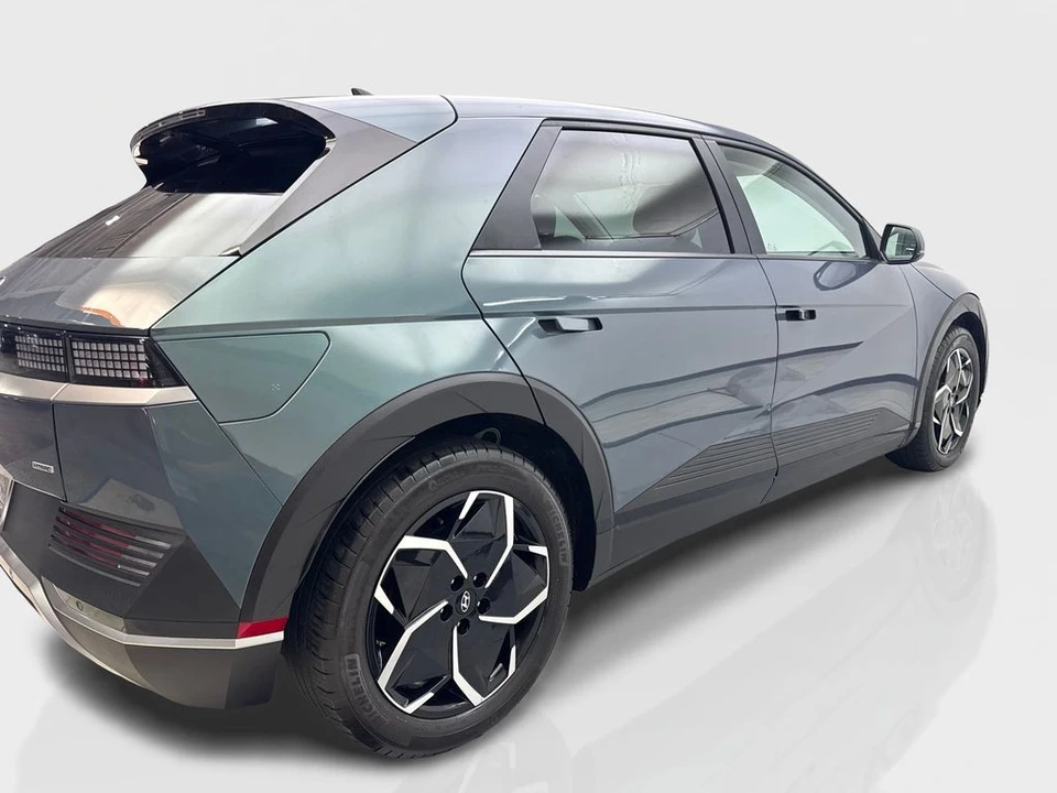 2024 Hyundai Ioniq 5 - Image 13 of 31