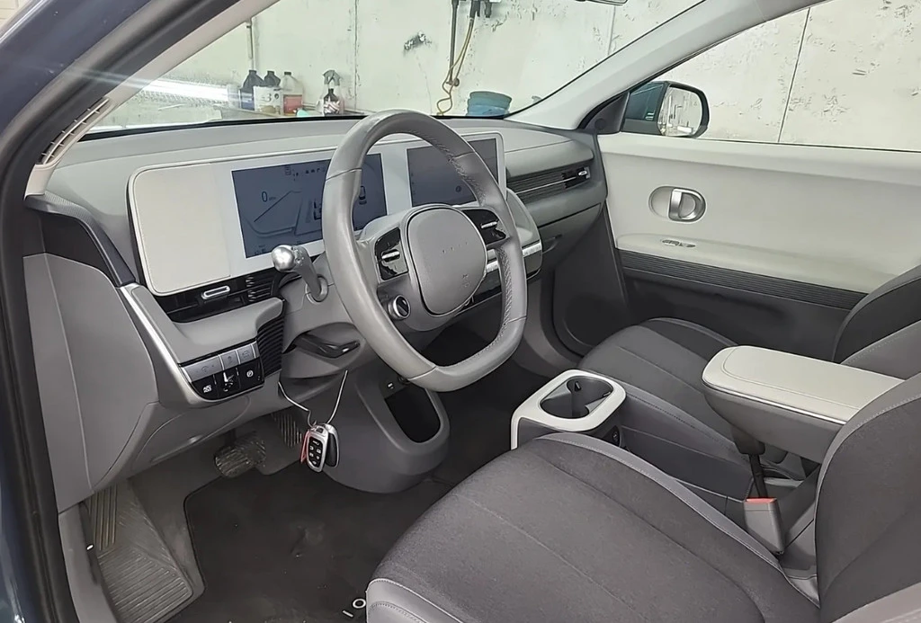 2024 Hyundai Ioniq 5 - Image 6 of 10