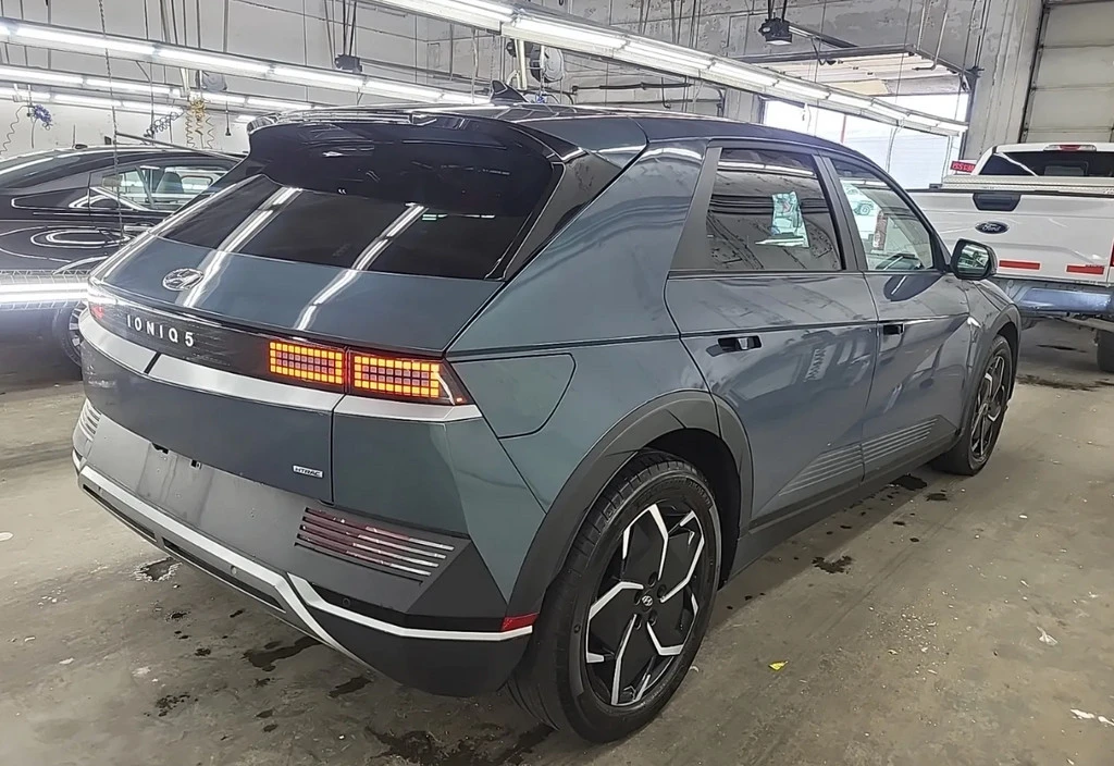 2024 Hyundai Ioniq 5 - Image 2 of 10