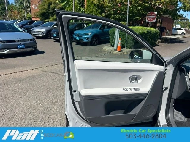 2024 Hyundai Ioniq 5 - Image 19 of 31