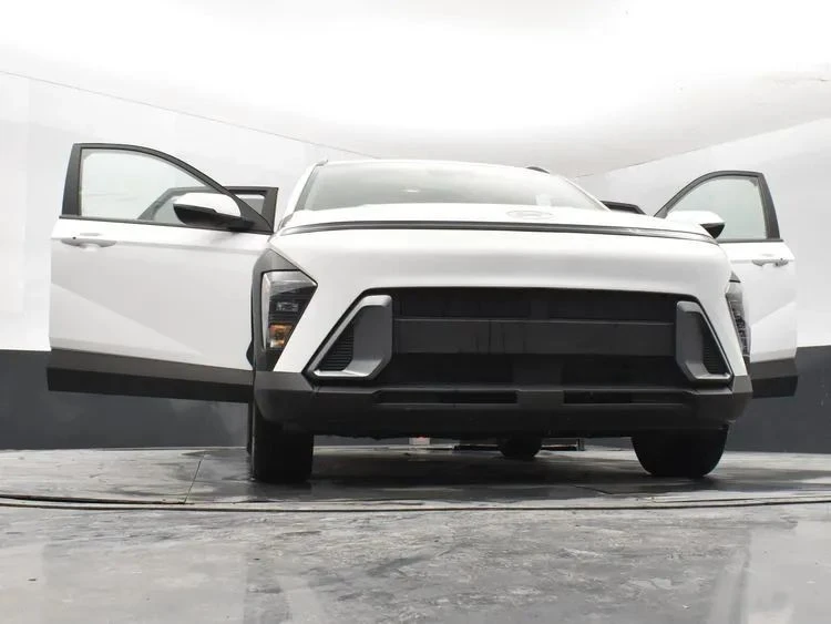 2024 Hyundai Kona - Image 11 of 12